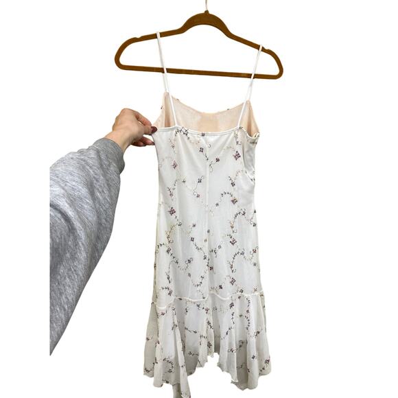 VINTAGE x 90s Y2K 2000s Body Central Women's White Floral Handkerchief Dress - Picture 2 of 6